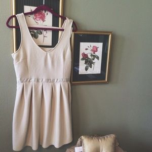 AE Cream Dress♥️
