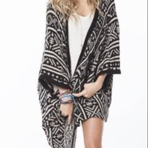 ✖️Brandy Melville Cardigan!!!✖️