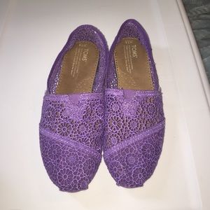 PURPLE LACE TOMS
