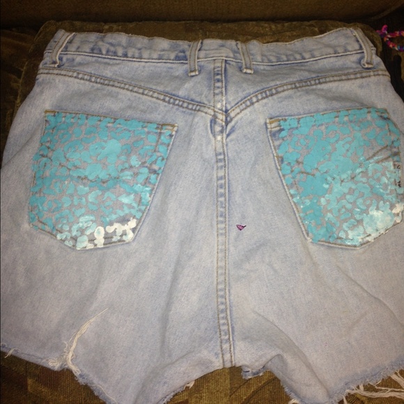 Cute cheetah print high waisted Guess shorts