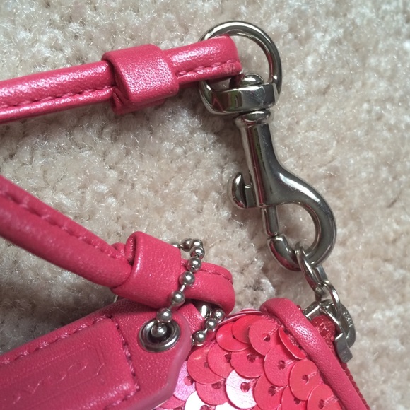 Coach Clutch - Picture 2 of 4