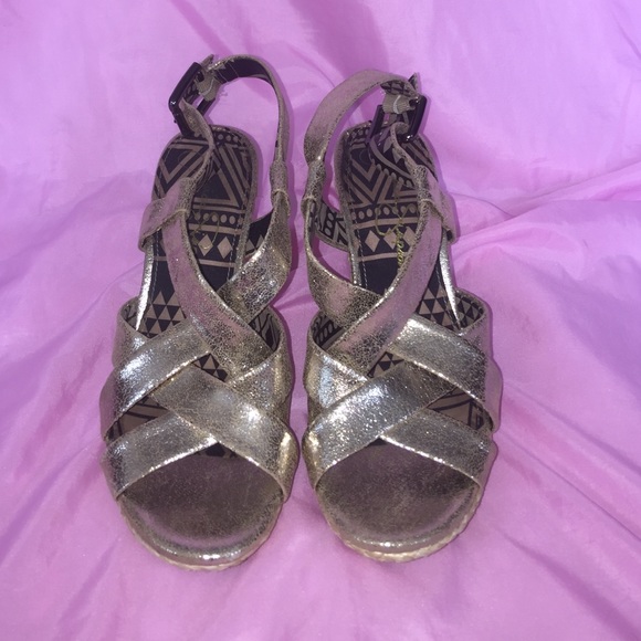 Jessica Simpson gold catskill strappy espadrilles