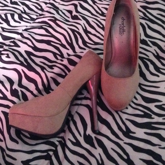 Heels - Picture 2 of 3