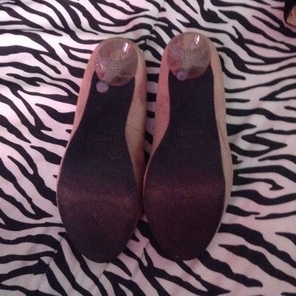 Heels - Picture 3 of 3