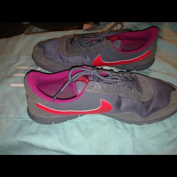 Women's Nikes - Picture 1 of 3