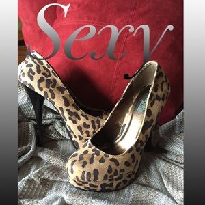 ⚫️SALE⚫️Cheetah print high heals