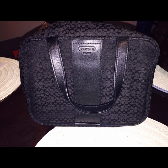 Coach travel makeup purse 💯% authentic🎉