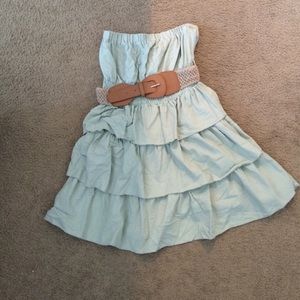 A cute ruffled strapless dress!