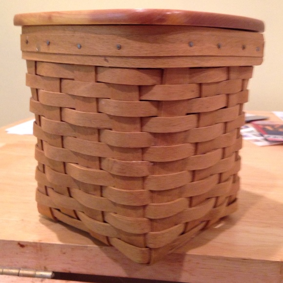 Longaberger tissue basket