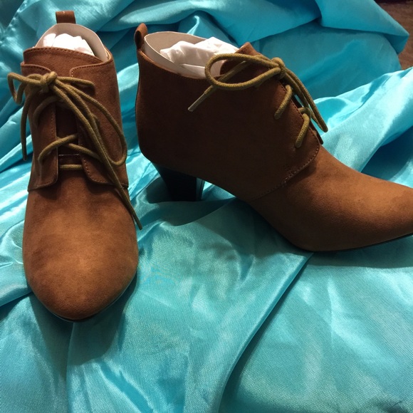 Comfortview Shoes - Medium brown  Ariana bootie (New in Box)