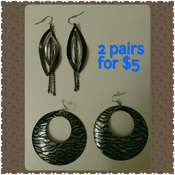 Jewelry - Ask me to bundle! Black and silver earrings