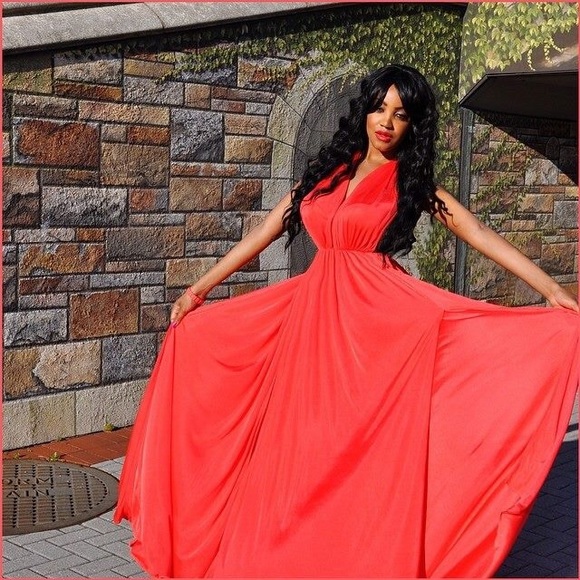 CLOSET CLEAROUT ‼️😍Stunning Alalia Gown😍 - Picture 2 of 4