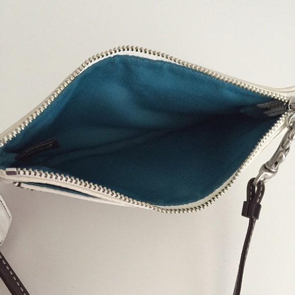 Coach Leather Cream Wristlet - Picture 3 of 4