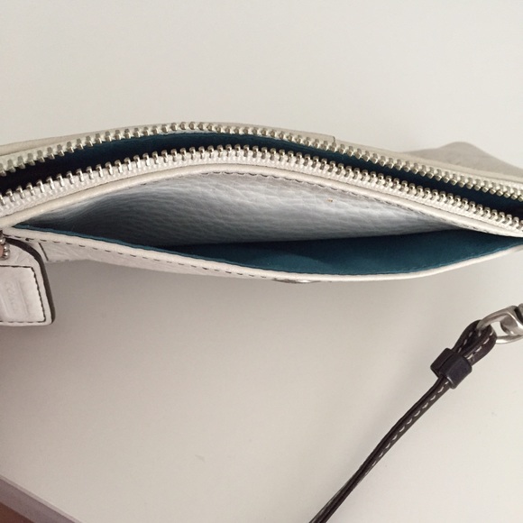 Coach Leather Cream Wristlet - Picture 4 of 4
