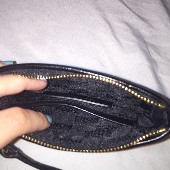 Michael Kors wristlet - Picture 3 of 4