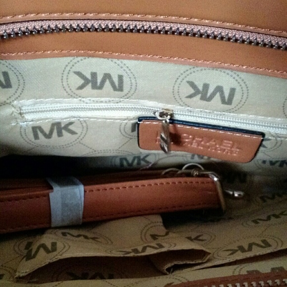 Handbag - Picture 2 of 3