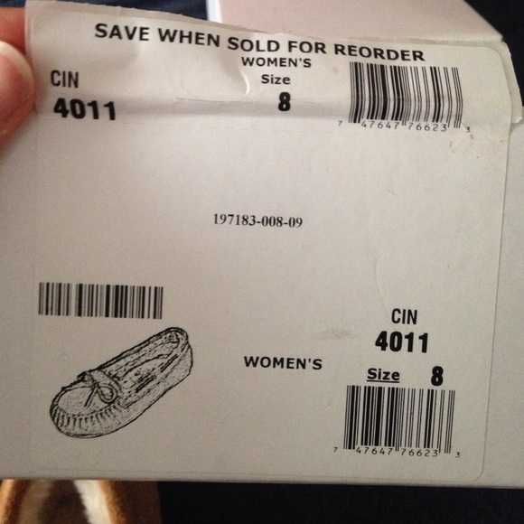 SOLD 🚫 Minnetonka Chestnut Moccasins *NEW IN BOX* - Picture 3 of 4