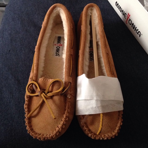 SOLD 🚫 Minnetonka Chestnut Moccasins *NEW IN BOX* - Picture 4 of 4