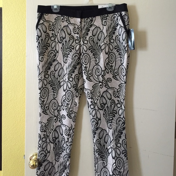 Capri pants, petite.