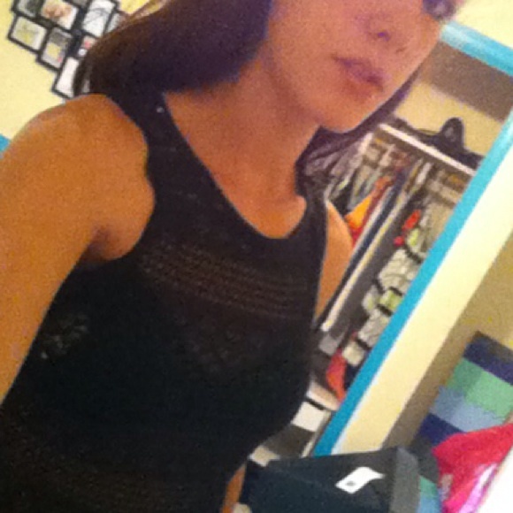 Black Cropped tank top - Picture 4 of 4