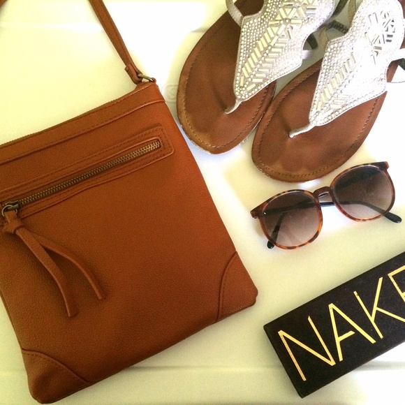 Forever 21 Handbags - Crossbody purse