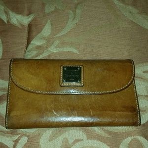 Dooney & Bourke wallet