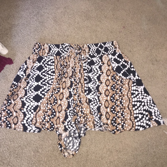 Windsor flowy shorts