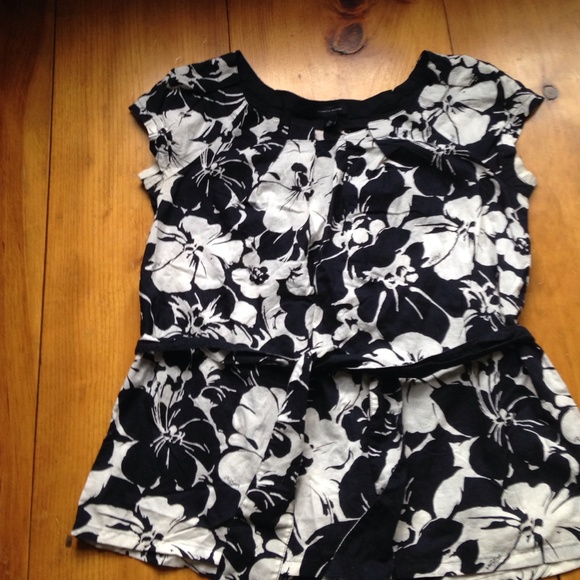 3/$10 Summery blouse with capped sleeves & belt