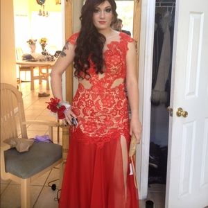 MACDUGGAL red prom dress