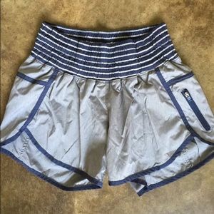 Lululemon tracker shorts