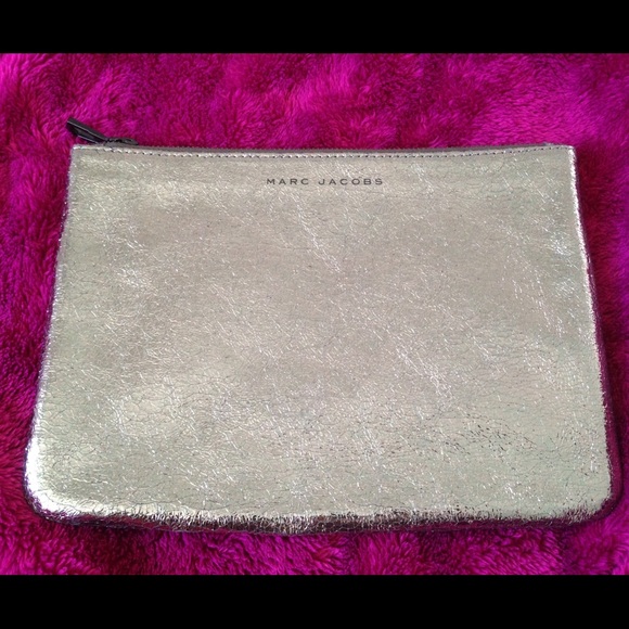 🚫SOLD🚫Marc Jacobs Metallic Zip Clutch Bag - Picture 1 of 3