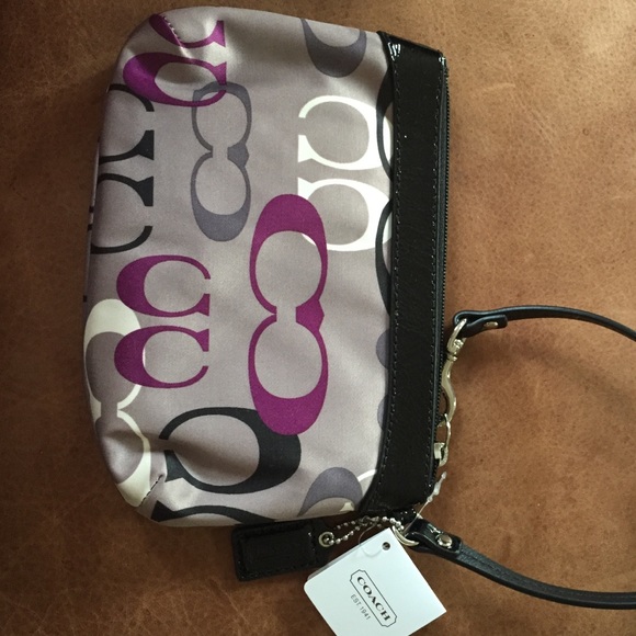 *SALE!!* Authentic NWT Coach Multicolor Wristlet - Picture 2 of 4