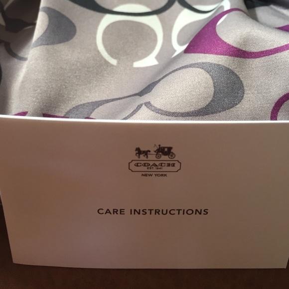 *SALE!!* Authentic NWT Coach Multicolor Wristlet - Picture 4 of 4