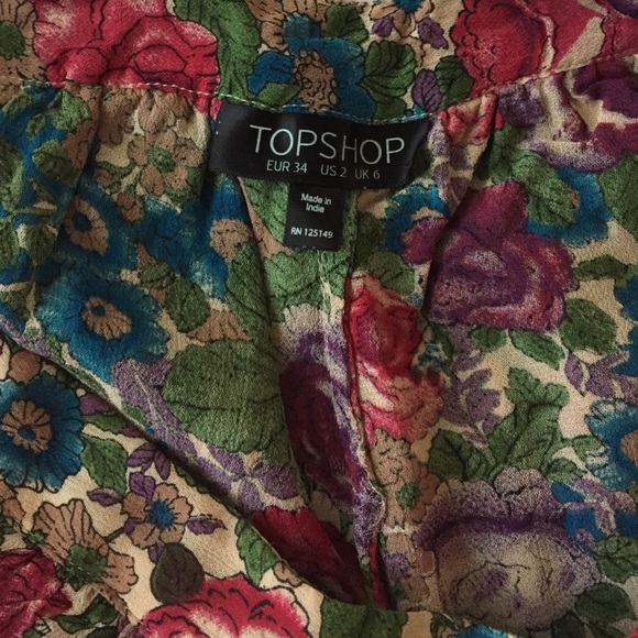 Flower shorts from Topshop - Picture 2 of 4