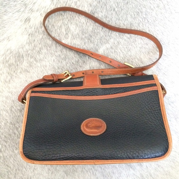 Vintage Dooney and Burke blk shoulder bag - Picture 2 of 4