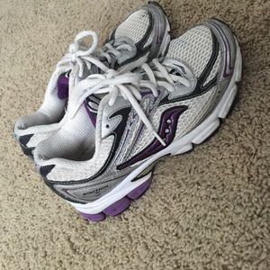 Saucony tennis shoes