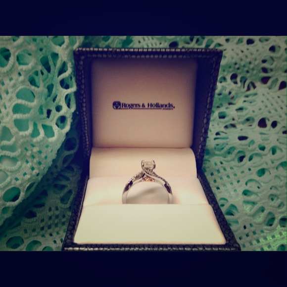 🌟SOLD🌟 14k WG Infinity Diamond Ring