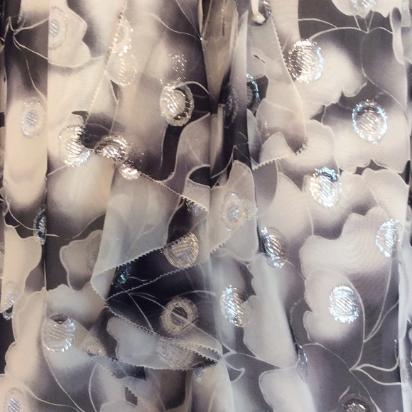 ✳️3 for $10✳️ White House Black Market Blouse - Picture 3 of 4