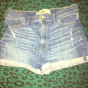 Hollister- High Waisted Shorts and tank!