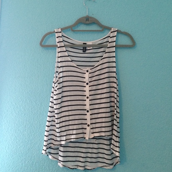 Button-up tank top (not tight) - Picture 1 of 3