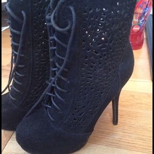 NWOT super trendy high heels