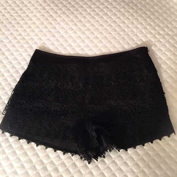 Sans Souci Black Lace Shorts - Picture 2 of 4