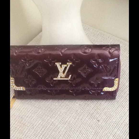 Damier burgandy with gold hard are Preowned