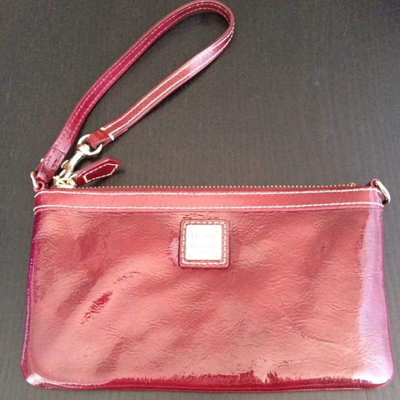 Dooney and Bourke clutch - Picture 1 of 4