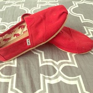 Brand new red toms