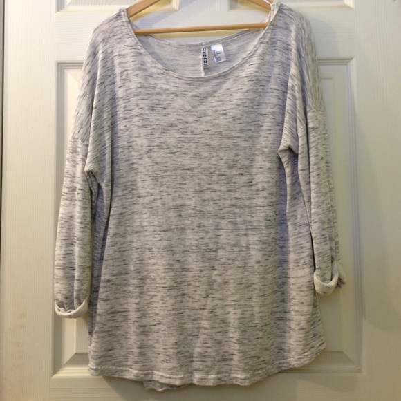 Light grey stripped 3/4 sleeve shirt