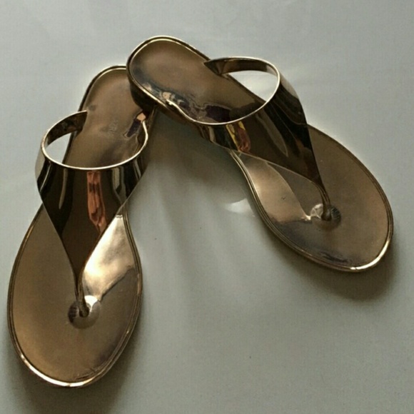 BCBG ROSE GOLD SANDALS SIZE 8