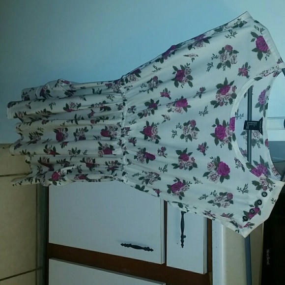 Forever21 floral dress with belt!