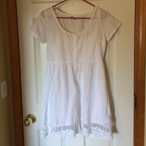 White lace embellished dress by Volcom