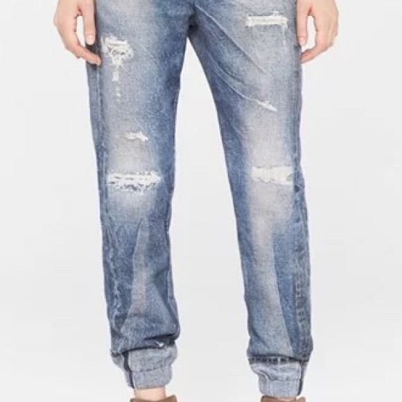 ISO "denim" sweatpants. Simply ingenious! 💙 - Picture 3 of 4